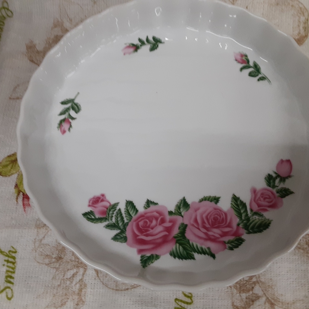 Fluted Edge Dish